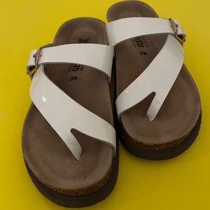 Mephisto Signature “Helen” White Patent Leather Sandals - Sz-38-8 US. Preowned.